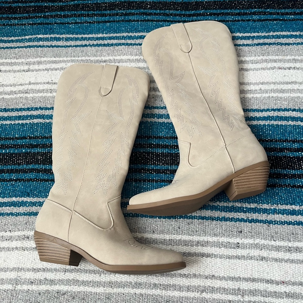 Cream off white western Cowboy boots 6